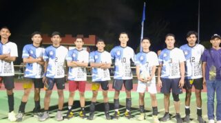 Marapu Wanne berhasil hentikan perlawanan Dewa Tana di Turnamen Terbatas Bola Voli, Minggu malam tadi. (nttkreatif.com/Ballack)