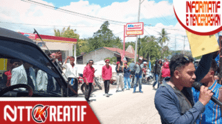 Aksi demo Cipayung Plus di SBD angkat isu soal pasir. (nttkreatif.com/Ballack)