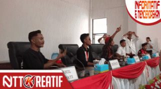 Massa aksi demo dari Cipayung Plus saat menduduki kursi pimpinan DPRD SBD. (nttkreatif.com/Ballack)