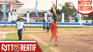 Pemain Lamaholot FC, Olan Hurek saat merayakan golnya ke gawang Gogali. (nttkreatif.com)
