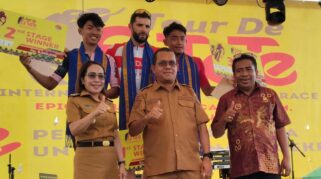 Bupati SBD, Ratu Wulla Talu menyebut kalau pihaknya mendukung pelaksanaan Tour de EnTeTe. Sementara itu Gubernur NTT janji event ini bakal dilakukan setiap tahunnya. (nttkreatif.com/Ballack)