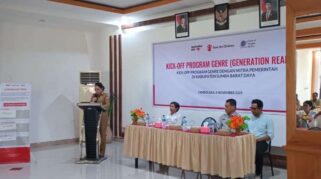 Bupati SBD, Ratu Wulla Talu saat membuka kegiatan Kick Off Program Genre di aula Hotel Sumba Sejahtera. (nttkreatif.com/Ballack)