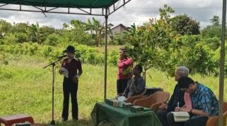 Bupati SBD, Ratu Wulla Talu meminta masyarakat untuk rutin menanam sambut geliatnya MBG di SBD. (nttkreatif.com/Ballack)