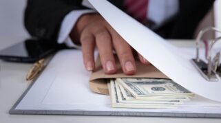 Oknum pegawai Dinas Pendidikan SBD Kembali berulah dengan lakukan pungutan sebagai pelicin program revitalisasi sekolah. (ilustrasi)