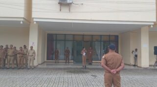 Bupati SBD, Ratu Wulla Talu mengingatkan pentingnya kedisiplinan bagi ASN di tahun 2026. (nttkreatif.com/Ballack)