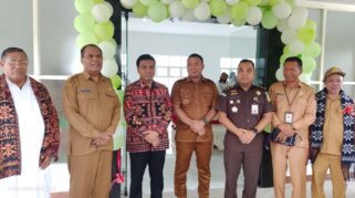 Bupati Sikka, Juventus Prima Yoris Kago meresmikan UPT Puskesmas Nanga. (nttkreatif.com/Ballack)