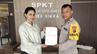 Ansi Moa akhirnya mengambil langkah untuk melapor balik Elisabeth Erin buntut kasus dugaan pengrusakkan dan kekerasan. (nttkreatif.com/Mardat)