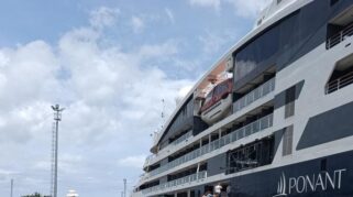 kapal pesiar MV. LE JACQUES CARTIER menjadi kapal pertama yang menyinggahil Pelabuhan Laurentius Say Maumere di tahun 2026. (nttkreatif.com/Mardat)