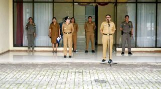 Sekda SBD, Etmundus N Nau tegas menyebut kalau pemerintah tidak segan memecat ASN yang melanggar aturan kedisiplinan yang ada. (Facebook.com/@Prokompi Sumba Barat Daya)