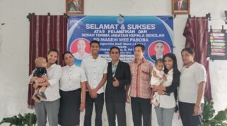 SDM Wee Paboba resmi punya kepsek baru, Ketua Yapmas sebut Kepsek Figur Kunci Keberhasilan Pendidikan. (nttkreatif.com)