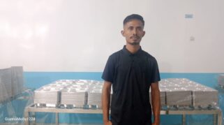 Penanggung Jawab Dapur Sehat Cinta Ibu, Manuarius Ndambo. (nttkreatif.com/Mardat)