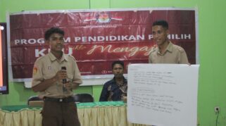 Luar biasa, KPU Sikka gelar program KPU Mengajar di sekolah di Maumere. (nttkreatif.com/Mardat)