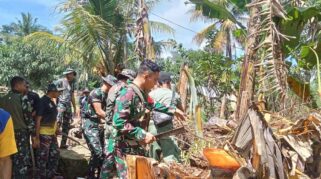 Pengerjaan MCK untuk Sanitasi dalam program TMMD mulai dikerjakan di Maumere. (nttkreatif.com/Mardat)