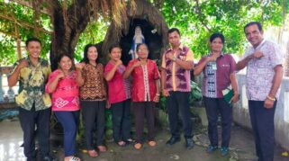 Disarpus Sikka Siap Titipkan Buku Perpustakaan di SDK 082 Natawatu, Bola. (nttkreatif.com/Mardat)