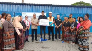 PT Pelindo Maumere fasilitasi pedagang kaki lima dapatkan lapak. (nttkreatif.com/Mardat)