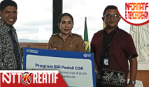 Bupati SBD, Ratu Wulla Talu beri apresiasi kepada BRI usai beri bantuan CSR ke 59 mahasiswa/i Unika Weetabula. (nttkreatif.com/Ballack)