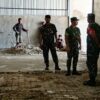 Pangdam IX Udayana, Mayor Jenderal TNI Piek Budyakto saat meninjau pembangunan KDMP di SBD. (nttkreatif.com/Ballack)