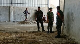 Pangdam IX Udayana, Mayor Jenderal TNI Piek Budyakto saat meninjau pembangunan KDMP di SBD. (nttkreatif.com/Ballack)