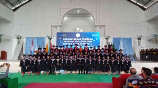 Universitas Stella Maris Sumba, melepaskan 327 Wisudawan/i untuk mendukung perkembangan dan kemajuan pulau Sumba. (NTTKreatif.com/ Fren Ghoghi)
