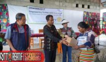 Bupati SBD, Ratu Wulla Talu, turut hadir dalam acara penyerahan ini. (NTTKreatif.com/ FB. Kominfo SBD).