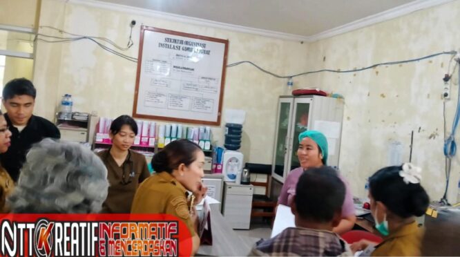 Bupati SBD Ratu Wulla Talu, memutuskan untuk sementara waktu berkantor di Rumah Sakit Umum Daerah (RUSD), Reda Bolo, Pada selasa 02 Juni 2026. (NTTKreatif.com/ Fren Ghoghi)