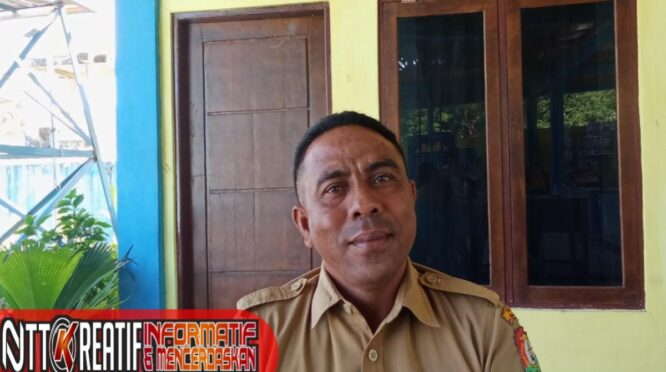 Kepala Desa Radamata, Paulus Natara. (NTTKreatif.com/ Fren Ghoghi)
