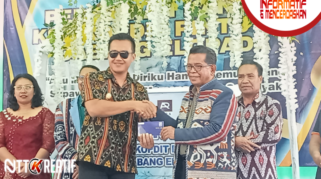 Tertarik denga visi KSP Kopdit Pintu Air, Wakil Bupati SBD resmi jadi anggota. (nttkreatif.com/Ballack)