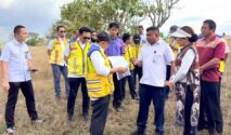 Bupati SBD, KSP, dan Kementerian PUPR Tinjau Rencana Lokasi Sekolah Rakyat. Foto: Prokompi Sumba Barat Daya