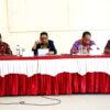 Sekda SBD Drs. Etmundus N. Nau., saat memimpin rapat koordinasi persiapan perayaan HUT RI ke-81 yang akan datang. Foto : Prokompi Sumba Barat Daya.