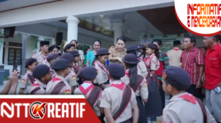 Bupati SBD, Ratu Wulla Talu lepas para kontingen Pramuka yang akan ikut dalam Jambore Nasional. (Facebook.com/@Kominfo Sumba Barat Daya)