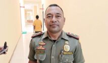 Kasat Pol PP SBD, Agus B. Tanggu menegaskan komitmennya mengamankan pedagang kaki lima yang kembali menjual diarea-area terlarang. (Fren Ghoghi/ NTTkreatif.com)