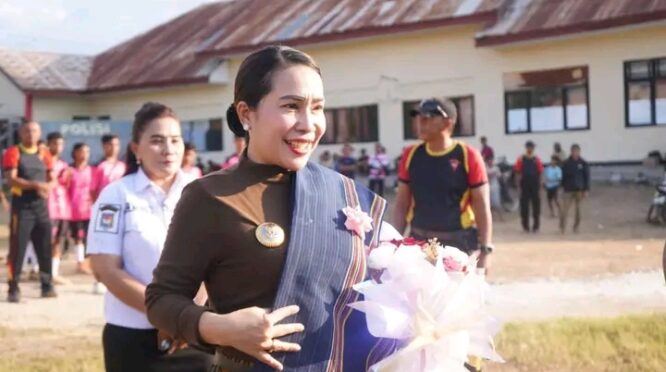 Bupati SBD, Ratu Wulla Talu menyebut kalau pihaknya akan mendapatkan bantuan 80 ton bibit jagung. (Facebook.com/@Kominfo Sumba Barat Daya)