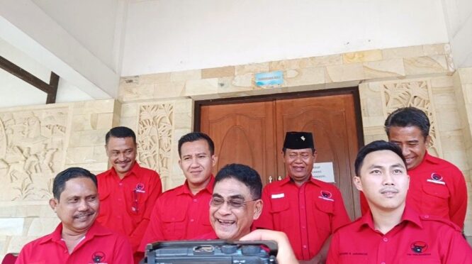 Hugo Pareira Sentil Kunjungan Jokowi ke NTT: Bedakan Gerombolan dan Organisasi. (Fren Ghoghi/ NTTKreatif.com)