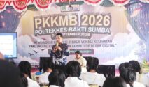 Wajah ceria dan penuh semangat mahasiswa baru Politeknik Kesehatan Bakti Sumba saat mengikuti PKKMB. Langkah awal melangkah di kampus impian demi mewujudkan cita-cita di dunia kesehatan. ( NTTKreatif.com)