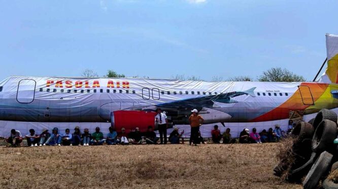 Uji kesiapsiagaan penanganan situasi darurat penerbangan yang diselenggarakan di area lapangan Bandara Udara Lede Kalumbang. (NTTKreatif.com)