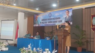 Bupati SSBD, Ratu Wulla Talu meminta para kader posyandu untuk memberikan dampak buat kemajuan daerahnya dengan kerja mereka. (nttkreatif.com/Ballack)