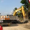Ruas jalan Weeabula Kodi sudah mulai dikerjakan. Warga ucapkan terima kasih. (nttkreatif.com/Ballack)