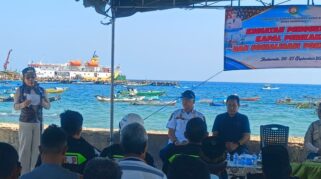 Bupati SBD, Ratu Wulla Talu meminta para nelayan di Waikelo bisa menjadi penyumbang kesejahteraan di Sumba Barat Daya. (nttkreatif.com/Ballack)