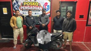 Polres Sumba Barat saat mengamankan pelaku curanmor. (foto: Polres Sumba Barat)