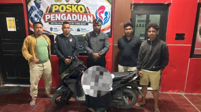 Polres Sumba Barat saat mengamankan pelaku curanmor. (foto: Polres Sumba Barat)