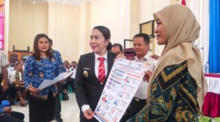 Bupati SBD, Ratu Wulla Talu mengingatkan kesejhateraan SBD harus lahir dari keluarga. (nttkreatif.com/Ballack)