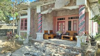 Salah satu rumah warga di Desa Pero Konda yang alami kerusakan akibat gempa. (nttkreatif.com)