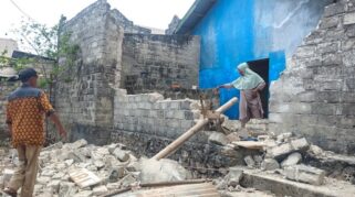 Gempa di Sumba Barat Daya (SBD) buat warga pilih mengungsi. (nttkreatif.com/Ballack)