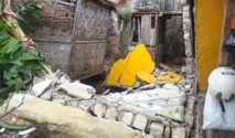 salah satu bangunan pagar rumah warga yang rubuh akibat gempa. (nttkreatif.com/Ballack)