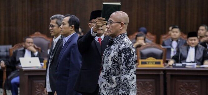 Mantan Ketua KPU hadir sebagai saksi termohon dalam sidang MK soal ijazah Wapres Gibran. (MK)